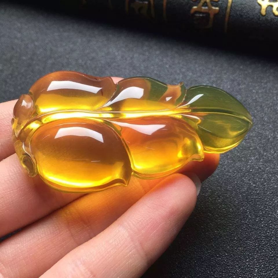 秋天招财季,怎能少了它?最强生财石金珀,这几种人戴了功效翻倍!
